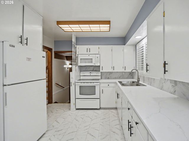2301 Ne 130TH Ave, Portland, OR 97230