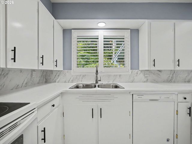 2301 Ne 130TH Ave, Portland, OR 97230