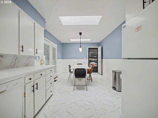 2301 Ne 130TH Ave, Portland, OR 97230