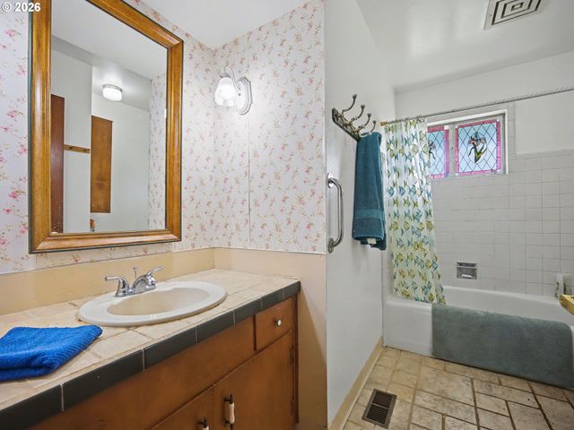 2301 Ne 130TH Ave, Portland, OR 97230