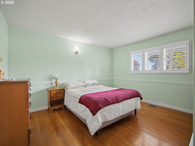 2301 Ne 130TH Ave, Portland, OR 97230