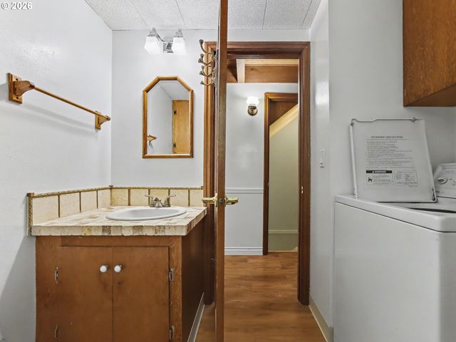 2301 Ne 130TH Ave, Portland, OR 97230