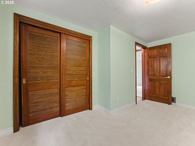 2301 Ne 130TH Ave, Portland, OR 97230