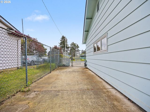2301 Ne 130TH Ave, Portland, OR 97230
