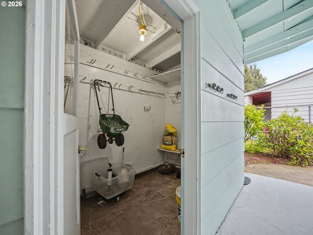 2301 Ne 130TH Ave, Portland, OR 97230