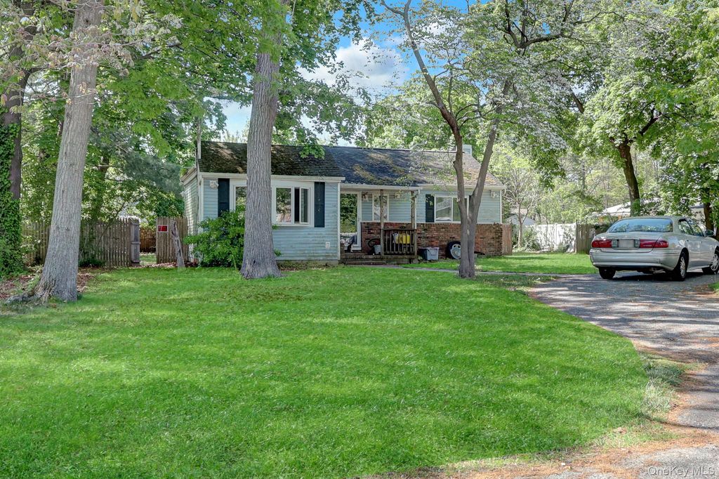 50 Ridgedale Avenue, Farmingville, NY 11738