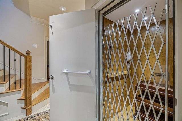 2415 W Main Street, Houston, TX 77098