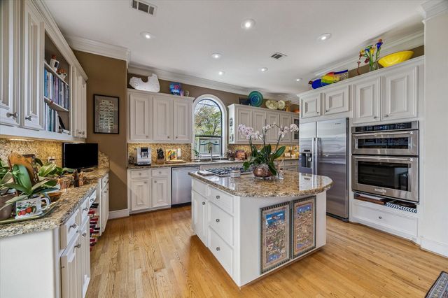 2415 W Main Street, Houston, TX 77098