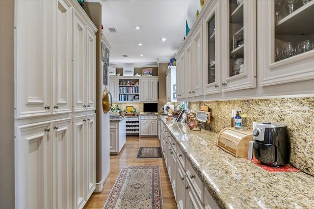 2415 W Main Street, Houston, TX 77098