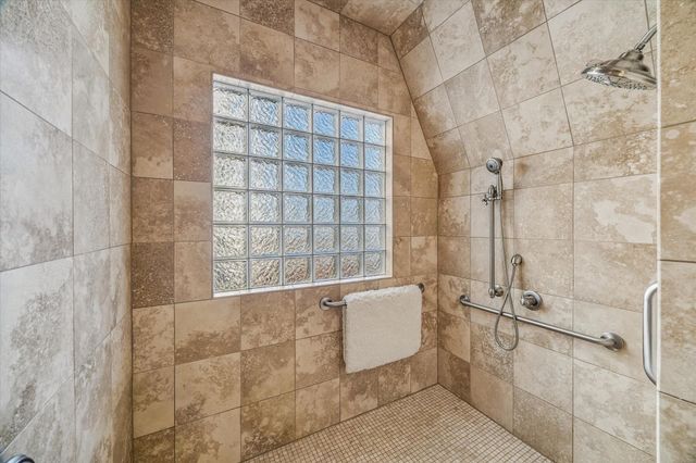 2415 W Main Street, Houston, TX 77098