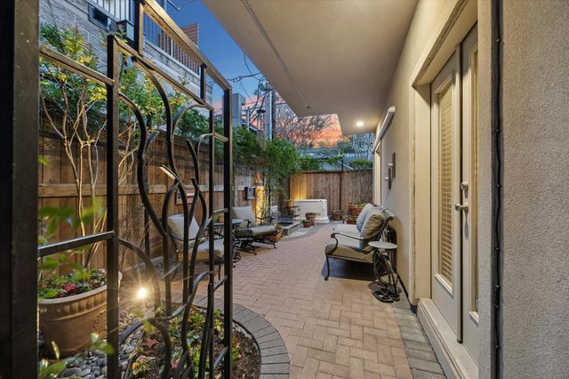 2415 W Main Street, Houston, TX 77098