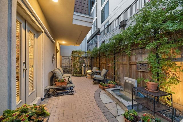 2415 W Main Street, Houston, TX 77098