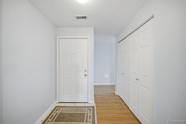 1474 Millbrook Trail, Ann Arbor, MI 48108