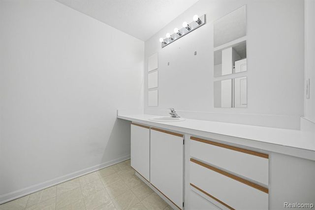 1474 Millbrook Trail, Ann Arbor, MI 48108