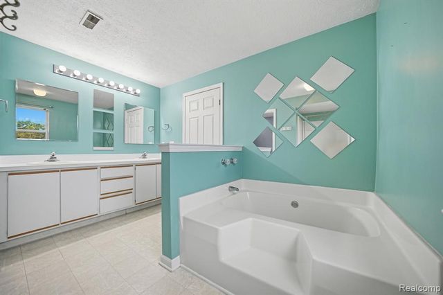 1474 Millbrook Trail, Ann Arbor, MI 48108
