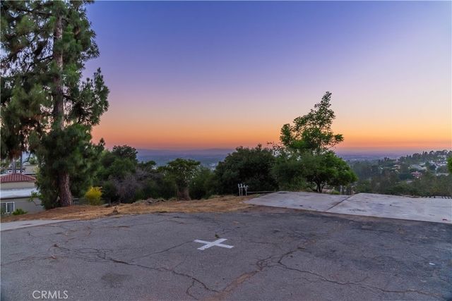 947 N Glendora Avenue, Glendora, CA 91741