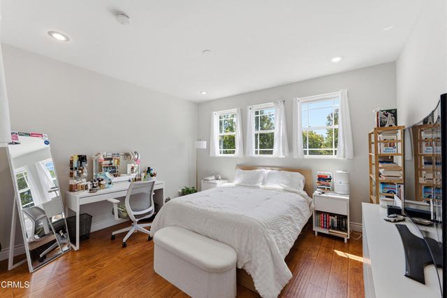 100 Ford Avenue, Ventura, CA 93003