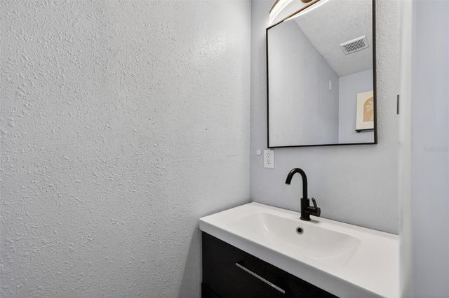 4750 39TH AVENUE N, St Petersburg, FL 33714