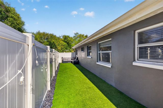 4750 39TH AVENUE N, St Petersburg, FL 33714