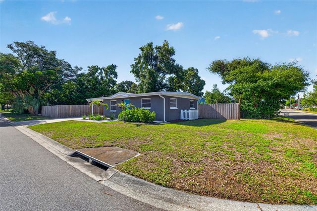 4750 39TH AVENUE N, St Petersburg, FL 33714