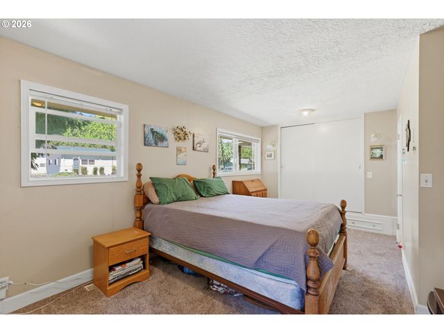 18232 Se CLINTON St, Gresham, OR 97030