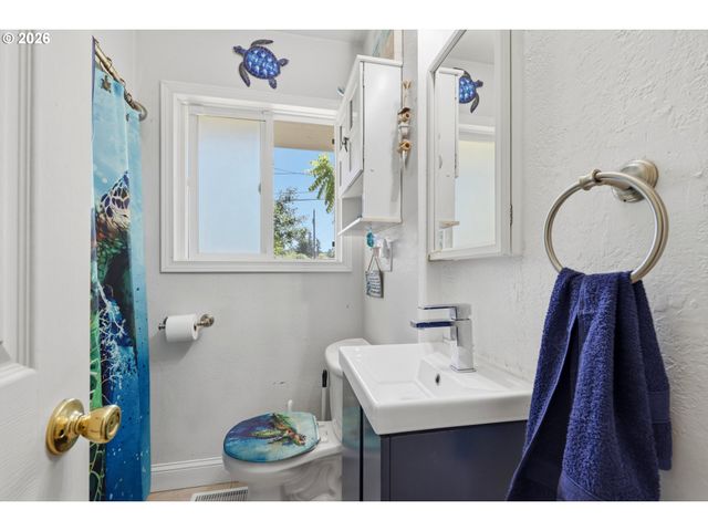 18232 Se CLINTON St, Gresham, OR 97030