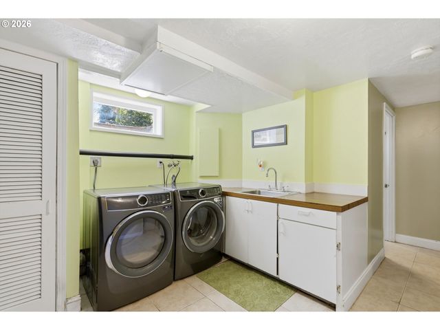 18232 Se CLINTON St, Gresham, OR 97030