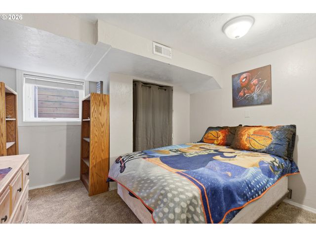 18232 Se CLINTON St, Gresham, OR 97030