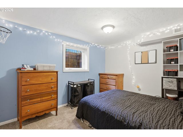18232 Se CLINTON St, Gresham, OR 97030