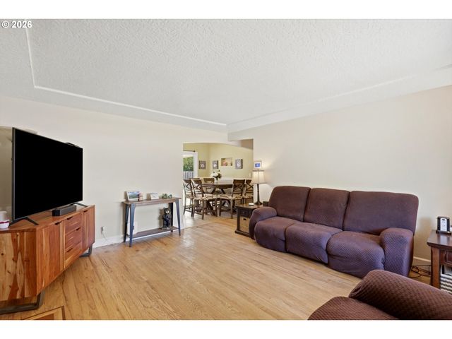 18232 Se CLINTON St, Gresham, OR 97030
