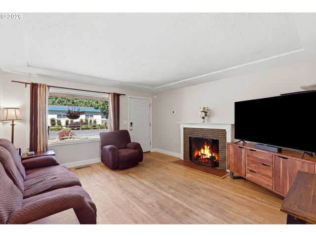 18232 Se CLINTON St, Gresham, OR 97030