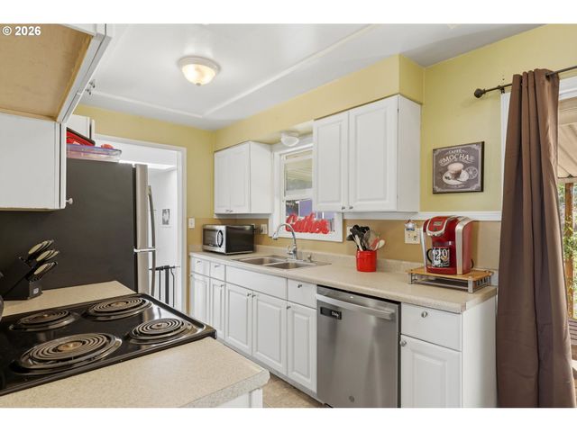 18232 Se CLINTON St, Gresham, OR 97030