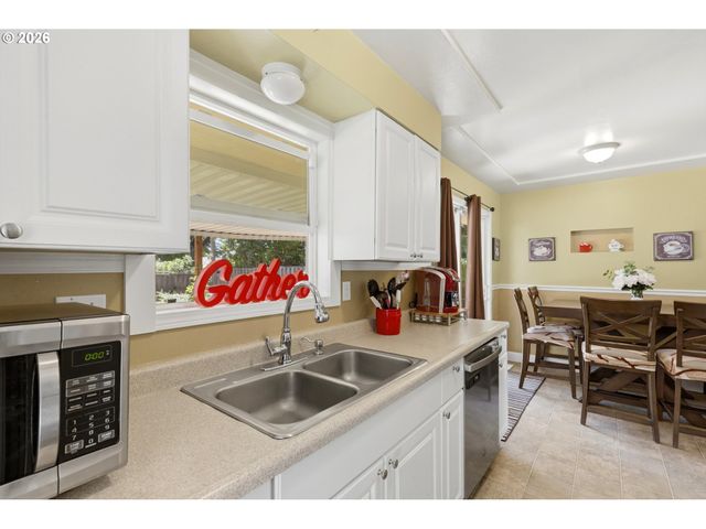18232 Se CLINTON St, Gresham, OR 97030