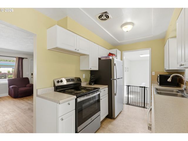 18232 Se CLINTON St, Gresham, OR 97030
