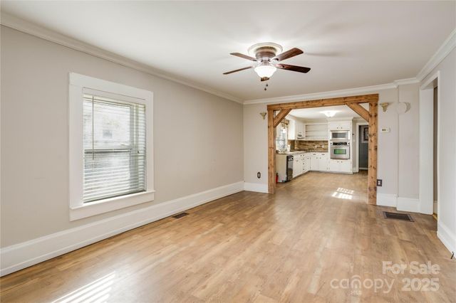 602 E Lee Avenue, Bessemer City, NC 28016