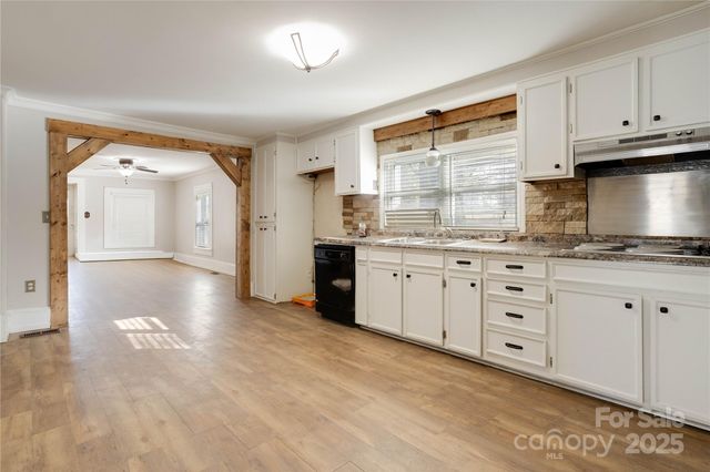 602 E Lee Avenue, Bessemer City, NC 28016