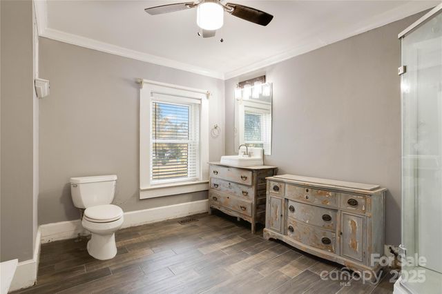 602 E Lee Avenue, Bessemer City, NC 28016