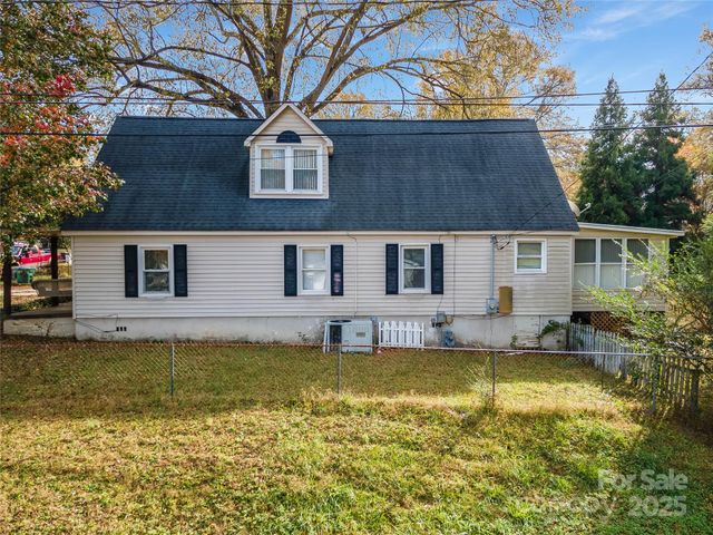 602 E Lee Avenue, Bessemer City, NC 28016