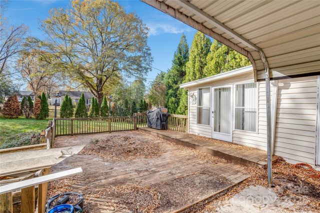 602 E Lee Avenue, Bessemer City, NC 28016