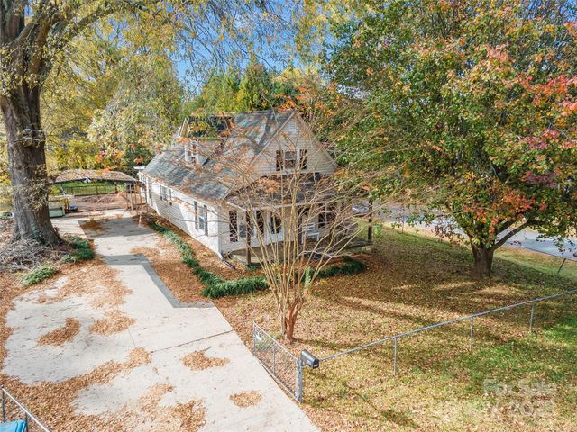 602 E Lee Avenue, Bessemer City, NC 28016