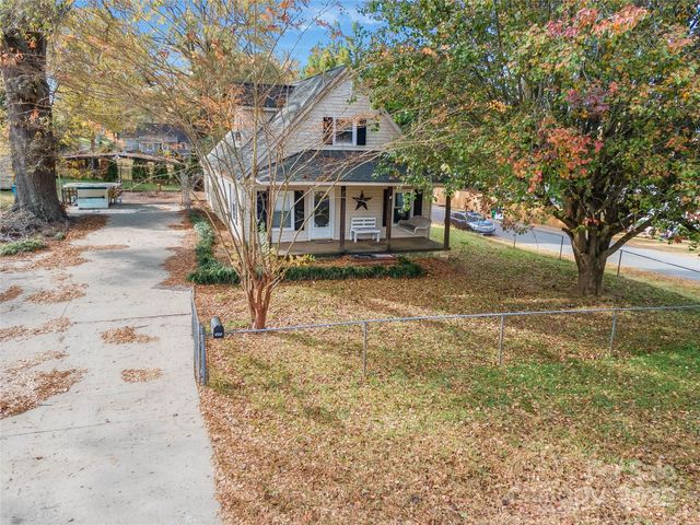 602 E Lee Avenue, Bessemer City, NC 28016