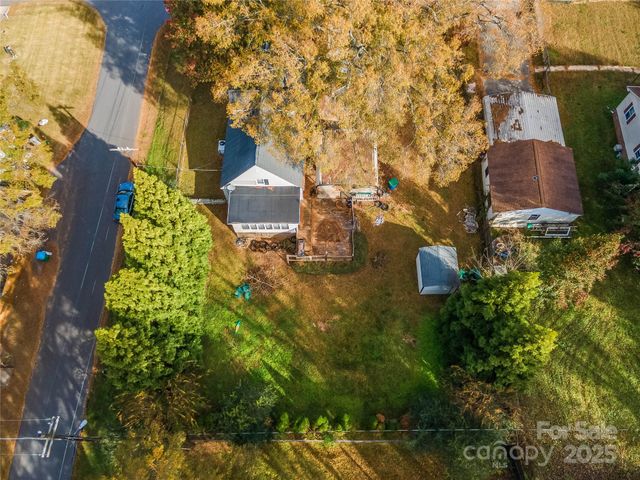 602 E Lee Avenue, Bessemer City, NC 28016