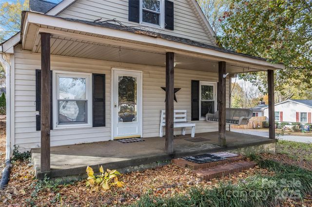 602 E Lee Avenue, Bessemer City, NC 28016