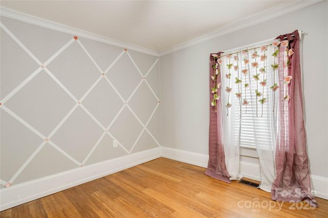 602 E Lee Avenue, Bessemer City, NC 28016