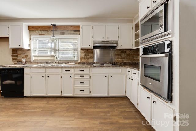 602 E Lee Avenue, Bessemer City, NC 28016