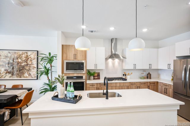 719 E Locust St Unit 2106, San Antonio, TX 78212