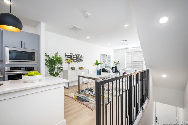 719 E Locust St Unit 2106, San Antonio, TX 78212