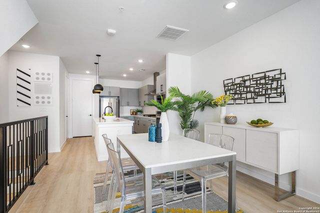 719 E Locust St Unit 2106, San Antonio, TX 78212