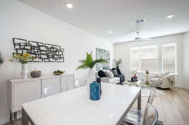 719 E Locust St Unit 2106, San Antonio, TX 78212
