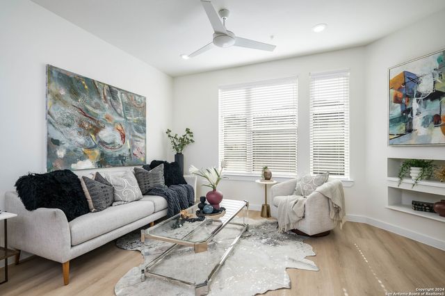 719 E Locust St Unit 2106, San Antonio, TX 78212